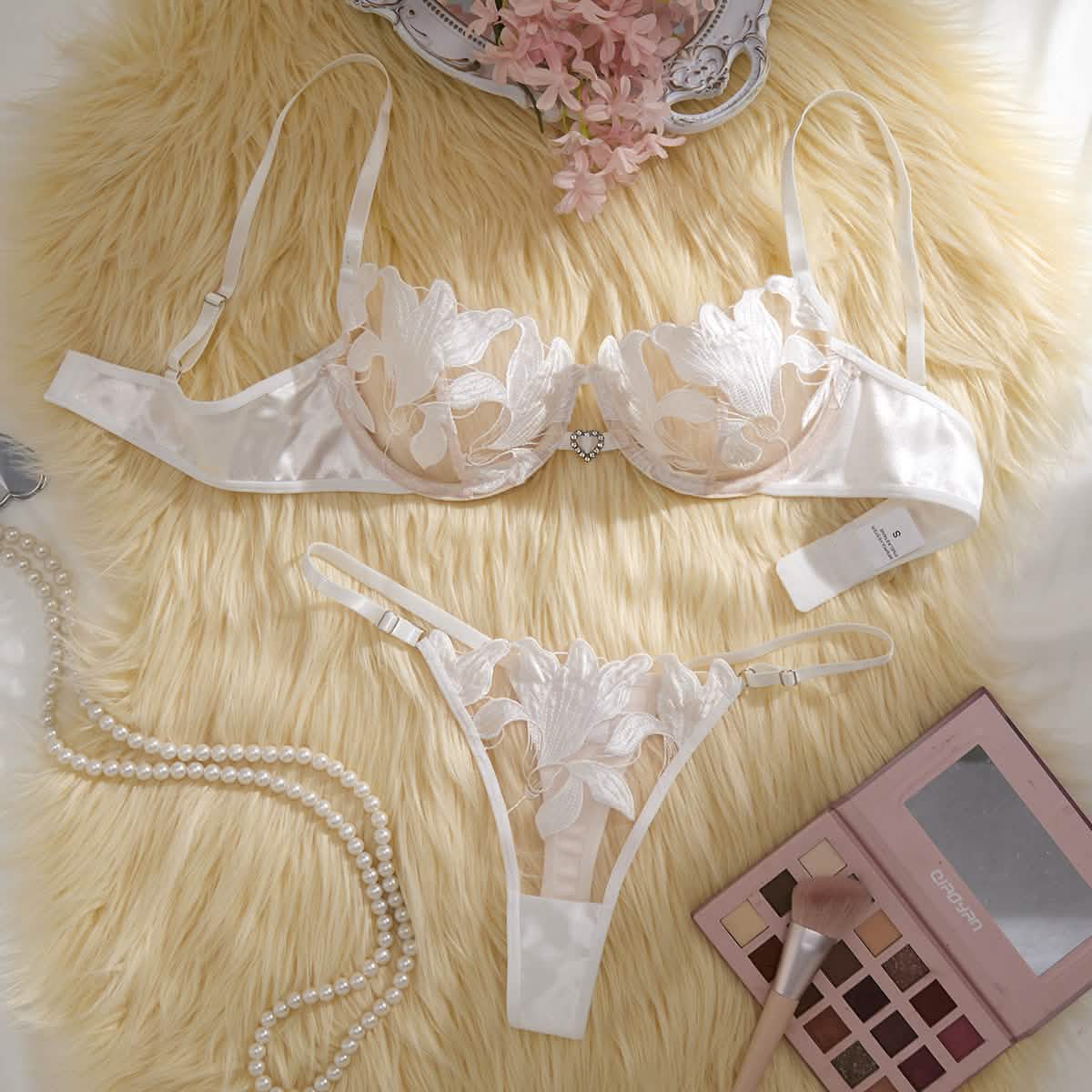Yune Sakura �Floral Embroidery Lace Lingerie Set