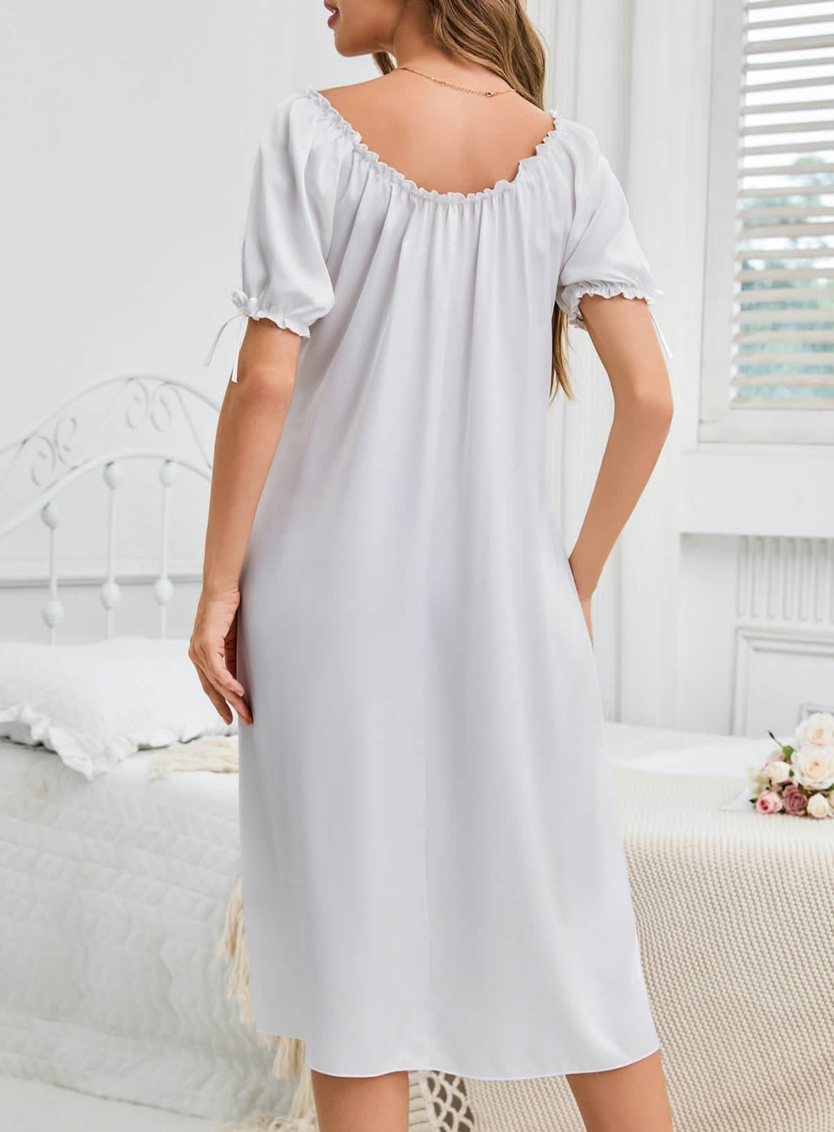 Sexy white silk lingerie see-through cutouts seduction exposing pajamas pajamas nightdresses dressing gowns